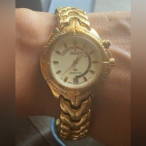 Woman Seiko Sports 100 3M22 Kinetic Watch Gold Tone